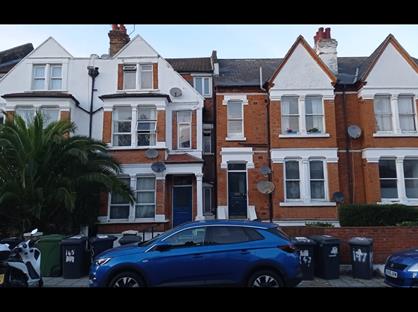 Studio Flat, Knollys Road, SW16