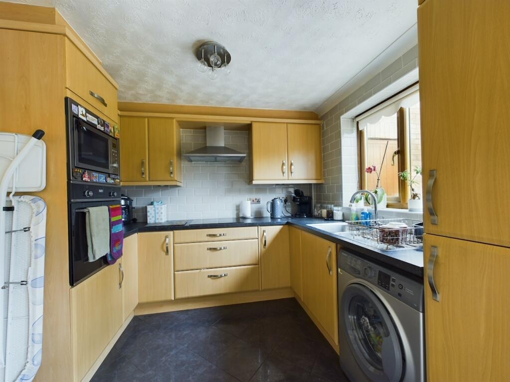 Wakefield 3 Bed Detached House, Parkinson Close, WF1 To Rent Now