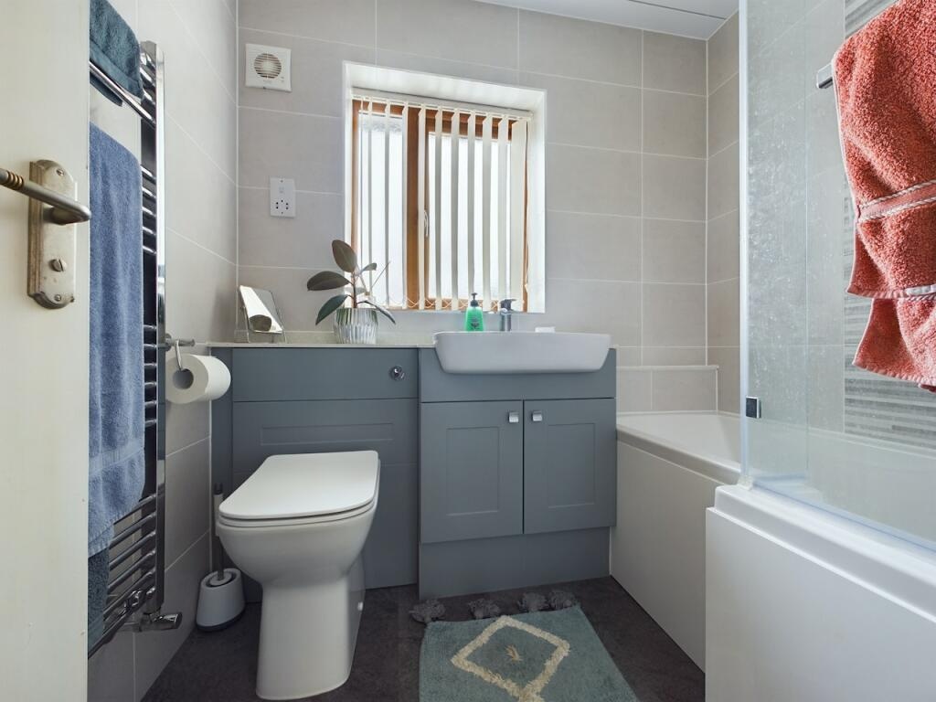 Wakefield 3 Bed Detached House, Parkinson Close, WF1 To Rent Now