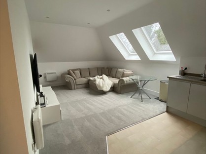 2 Bed Flat, Guildford Road, GU19