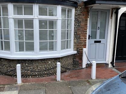 1 Bed Flat, Warwick Place, BN11