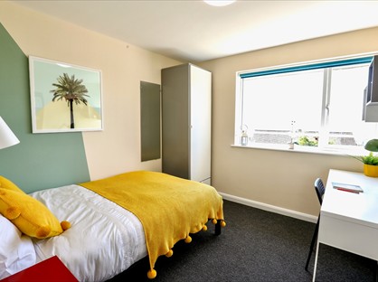 6 Bed Semi-Detached House, Brentwood Crescent, BN1