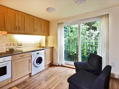 3 Bed Flat, Sparkford Close, SO22