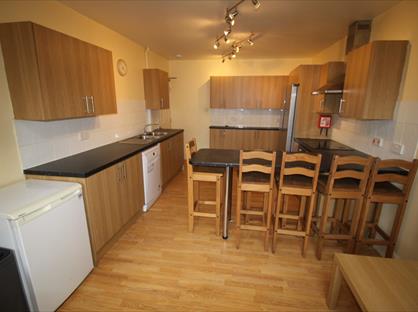 7 Bed Semi-Detached House, Ripstone Gardens, SO17