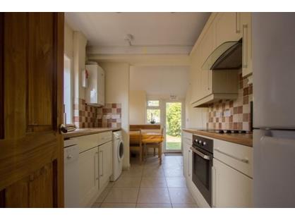 4 Bed Semi-Detached House, Welbeck Avenue, SO17