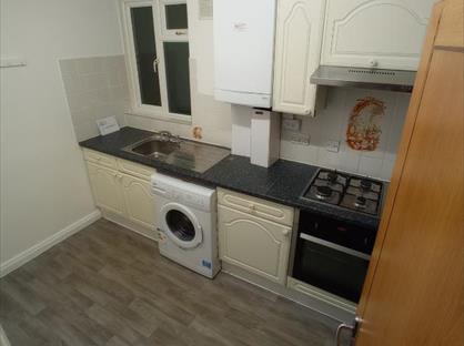 2 Bed Flat, High Street, IG6