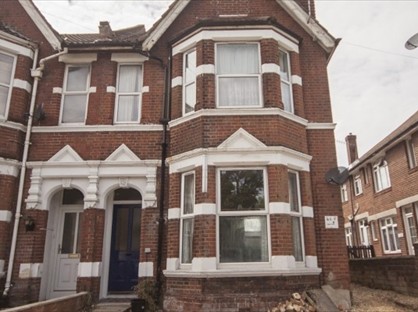 3 Bed Semi-Detached House, Hill Lane, SO15