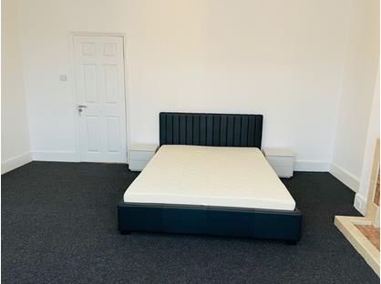 Room in a Shared House, Totteridge Lane, N20