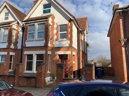 2 Bed Flat, Cargate Avenue, GU11