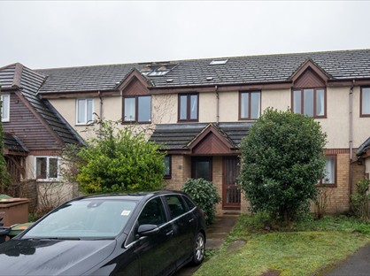 4 Bed Terraced House, Hollow Close, GU2