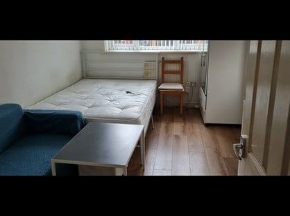 Studio Flat, Parksway, M25
