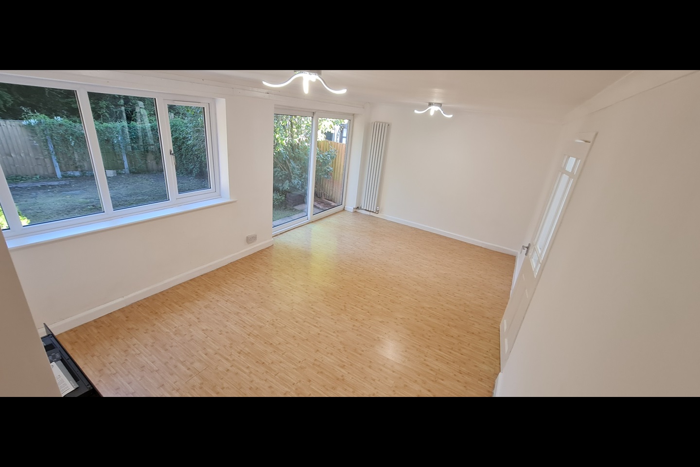 4 Bed Semi-Detached House, Derry Close, B17 photo 3
