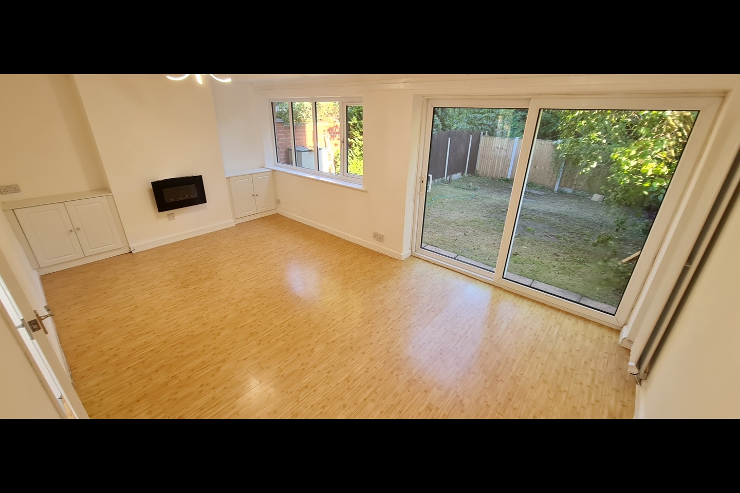 4 Bed Semi-Detached House, Derry Close, B17 photo 2