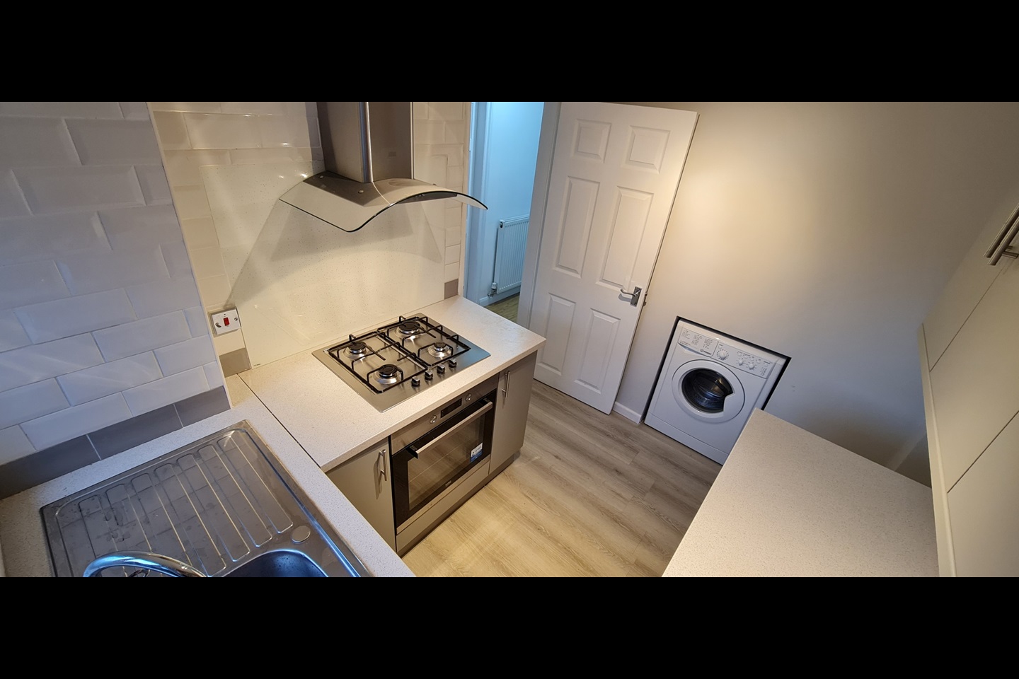 4 Bed Semi-Detached House, Derry Close, B17 photo 4