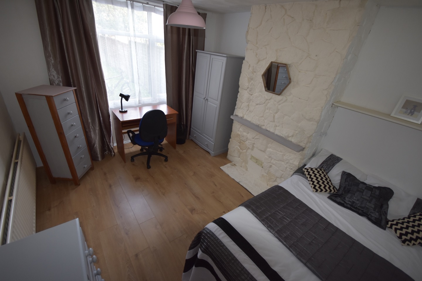 5 Bed Semi-Detached House, Burgess Road, SO16, N1 7GU