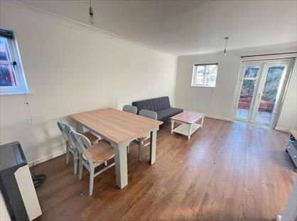 2 Bed Terraced House, Athol Square, E14