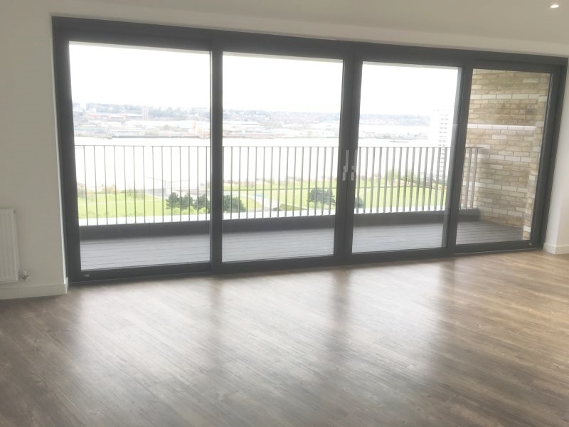 London Room in a Shared Flat, Kingfisher Heights, E16 To Rent Now