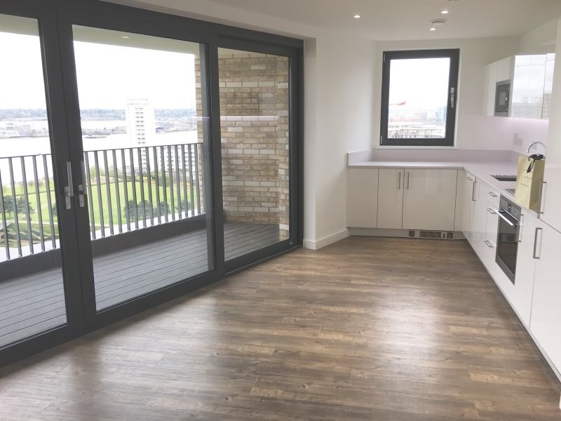 London Room in a Shared Flat, Kingfisher Heights, E16 To Rent Now