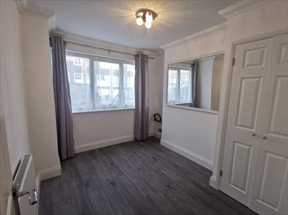 1 Bed Flat, The Oaks, RG12