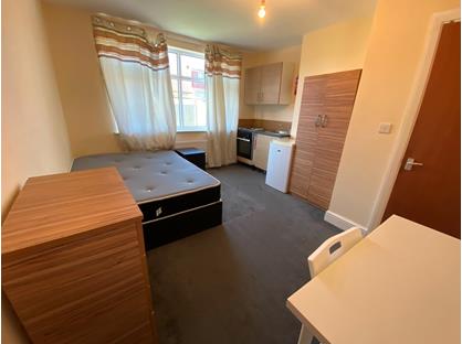 Studio Flat, Warren Road, NW2