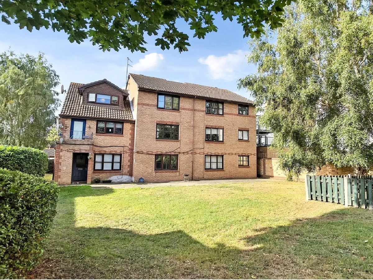 Dartford 1 Bed Flat, Kenwyn Road, DA1 To Rent Now for £1,250.00 p/m