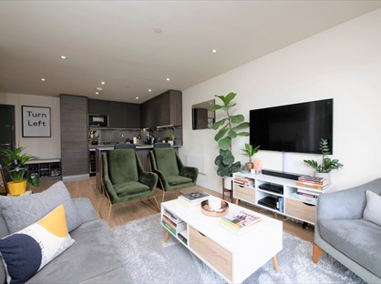 Studio Flat, Beaufort Square, NW9
