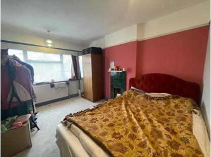 3 Bed Terraced House, Chipstead Gardens, NW2