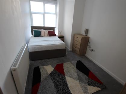 Room in a Shared House, Ashton Road, SK14