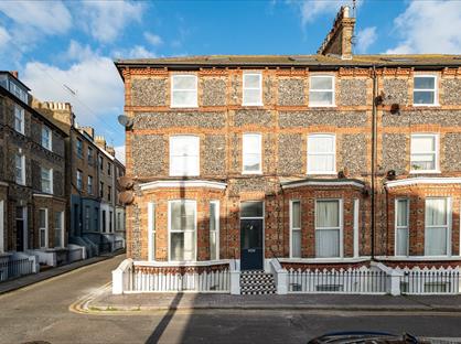 2 Bed Flat, Sandringham Court, CT10