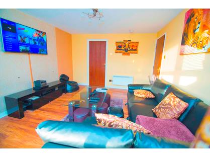 2 Bed Flat, Laighpark View, PA3