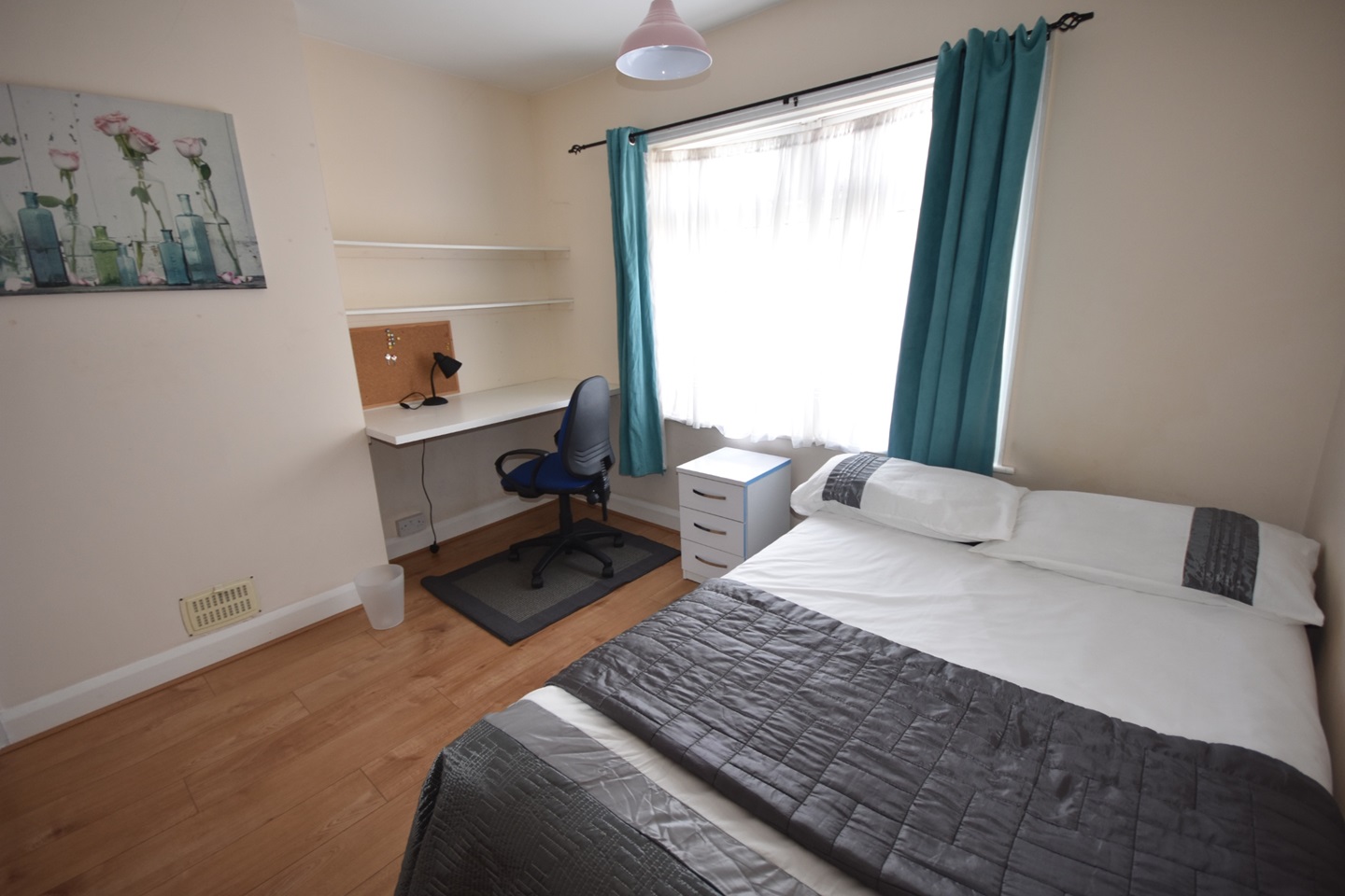 4 Bed Semi-Detached House, Begonia Road, SO16, N1 7GU