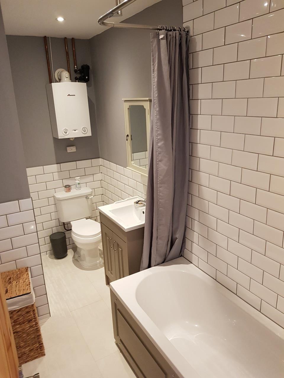 2 Bed Maisonette, Coventry Road, SO15 photo 2