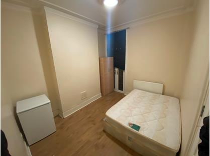 Room in a Shared House, Church Road, E12