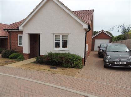 2 Bed Bungalow, Simpkin Close, IP12