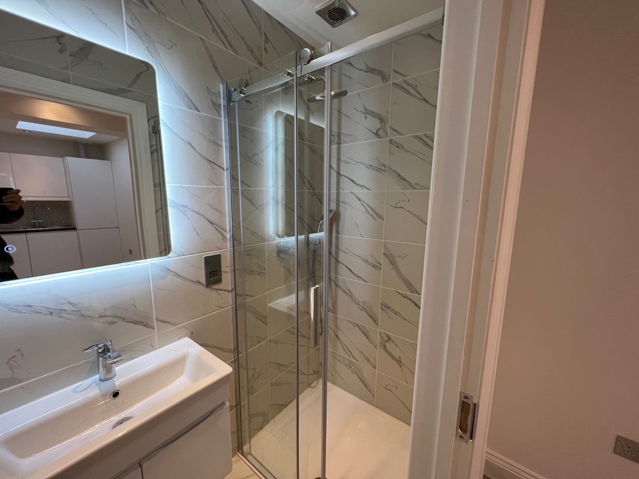 London 3 Bed End Terrace, Devonport Road, W12 To Rent Now for £