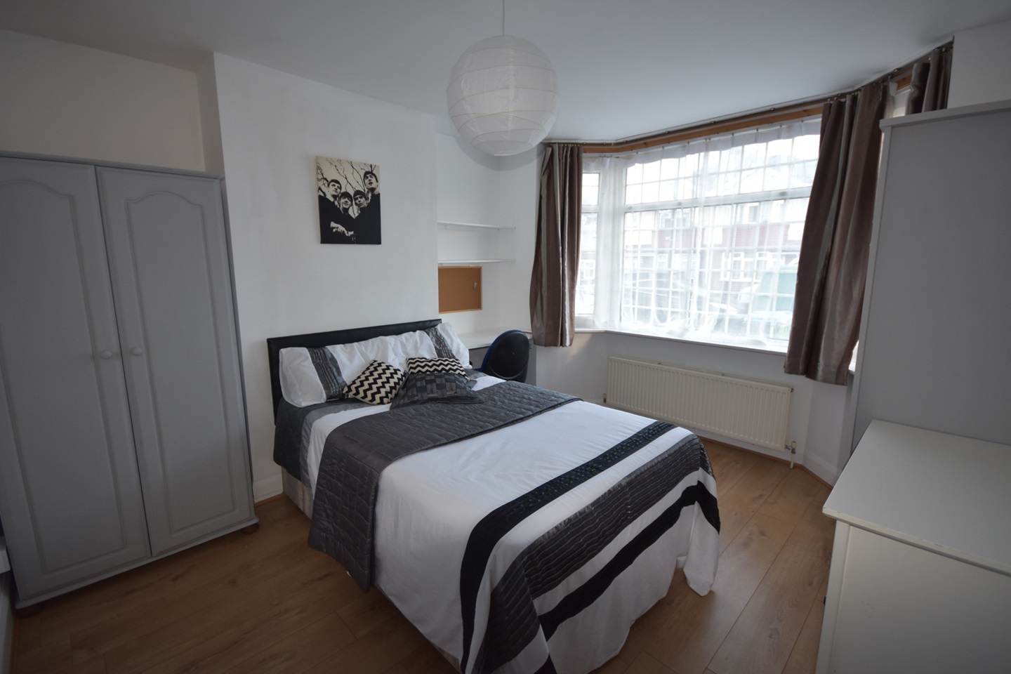 4 Bed Semi-Detached House, Honeysuckle Road, SO16, N1 7GU