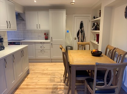 2 Bed Flat, Elspeth Road, SW11