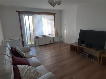 2 Bed Flat, Chisholm Place, FK3