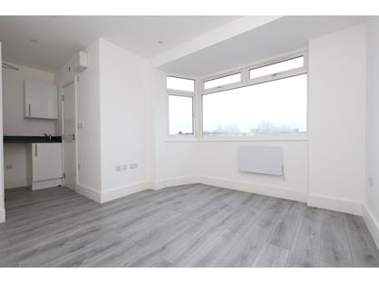 Studio Flat, The Fairway, UB5