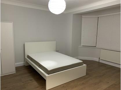 Room in a Shared House, Perth Road, IG2