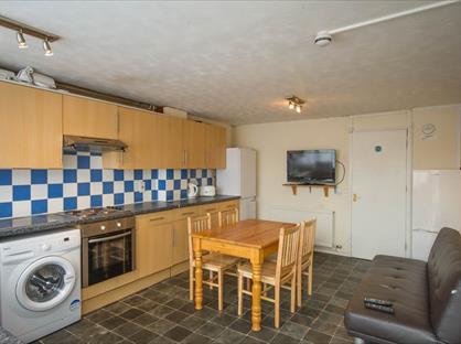 6 Bed End Terrace, Barchester Close, UB8