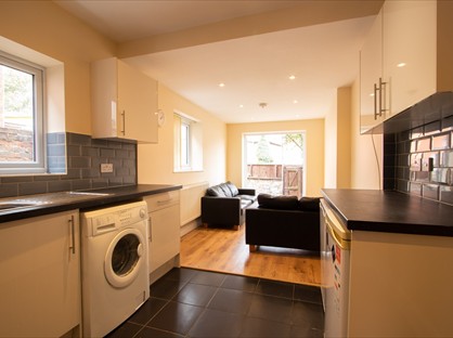 4 Bed Terraced House, Milton Road, SO15