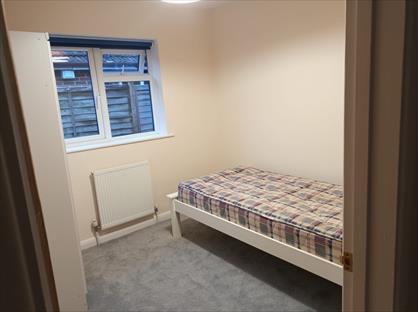 Room in a Shared House, Kingfield Gardens, GU22