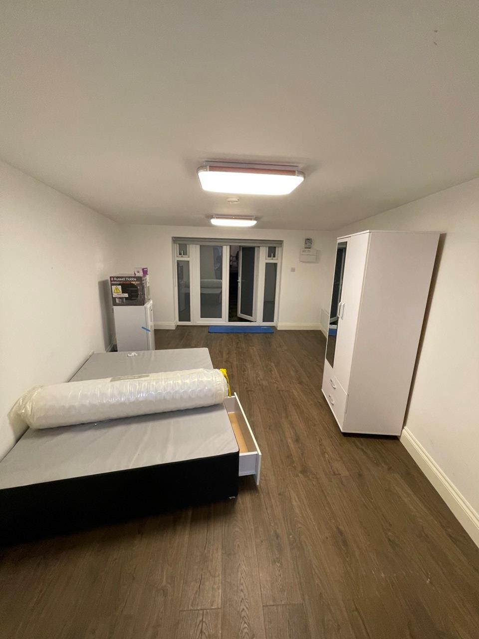 London Studio Flat, Dollis Hill, NW2 To Rent Now for £1,100.00 p/m