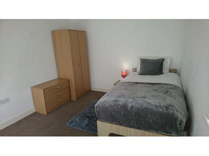 Room in a Shared House, Room 12 8 Canal Road, S80
