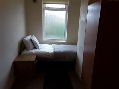 Room in a Shared House, Room 4 28 John Street, S80