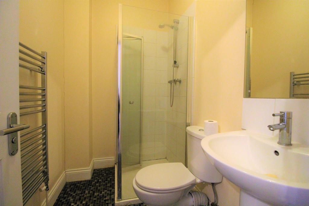 London Studio Flat, Stapleton Hall Road, N4 To Rent Now for £1,350.