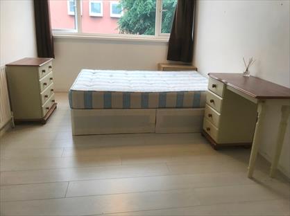 Room in a Shared House, Spring Walk, E1