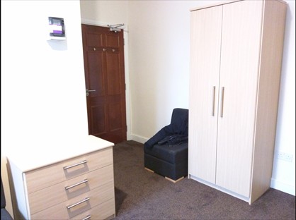 Studio Flat, Manningham Lane, BD8