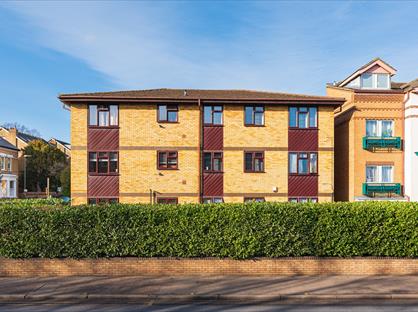 2 Bed Flat, Lelliot Court, SW19